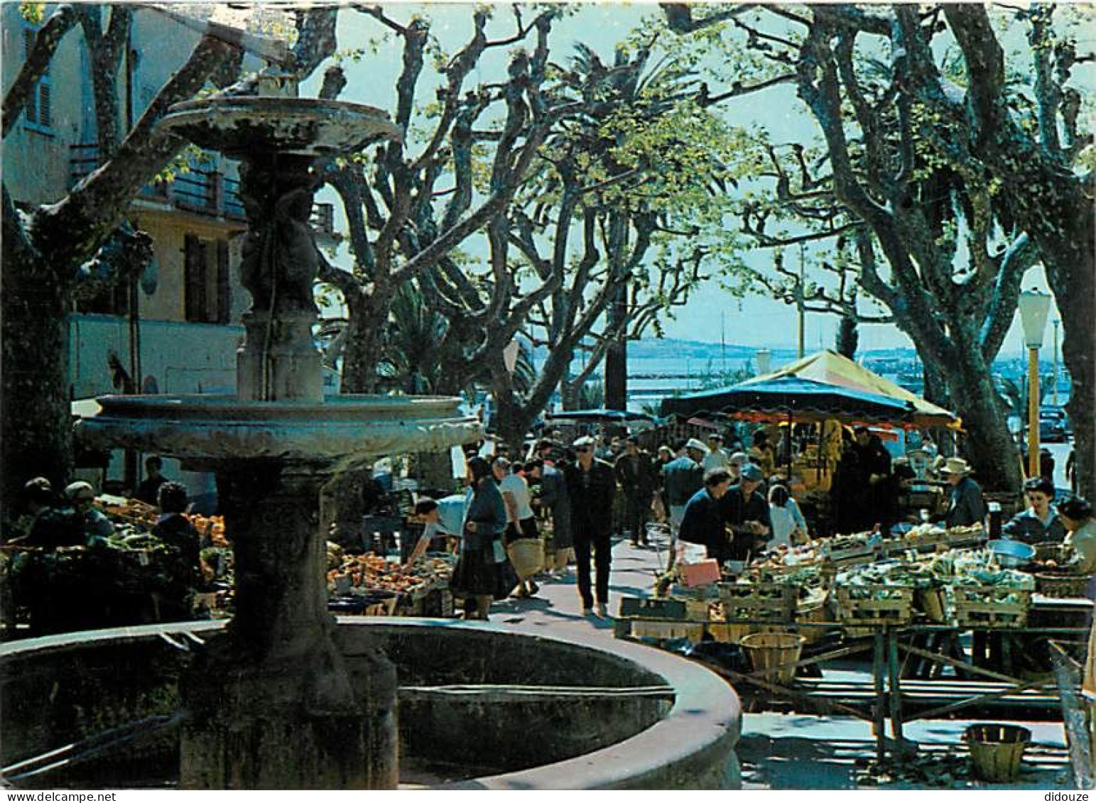 Marches - Bandol - Le Marché Provençal Sur La Place De L'Eglise - Marchés De Provence - CPM - Voir Scans Recto-Verso - Märkte