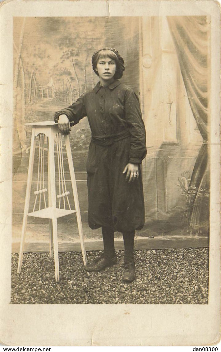 CARTE PHOTO NON IDENTIFIEE SOUVENIR D'UNE JEUNE FILLE DE PONT ST VINCENT LE 5 JANVIER 1917 - Da Identificare