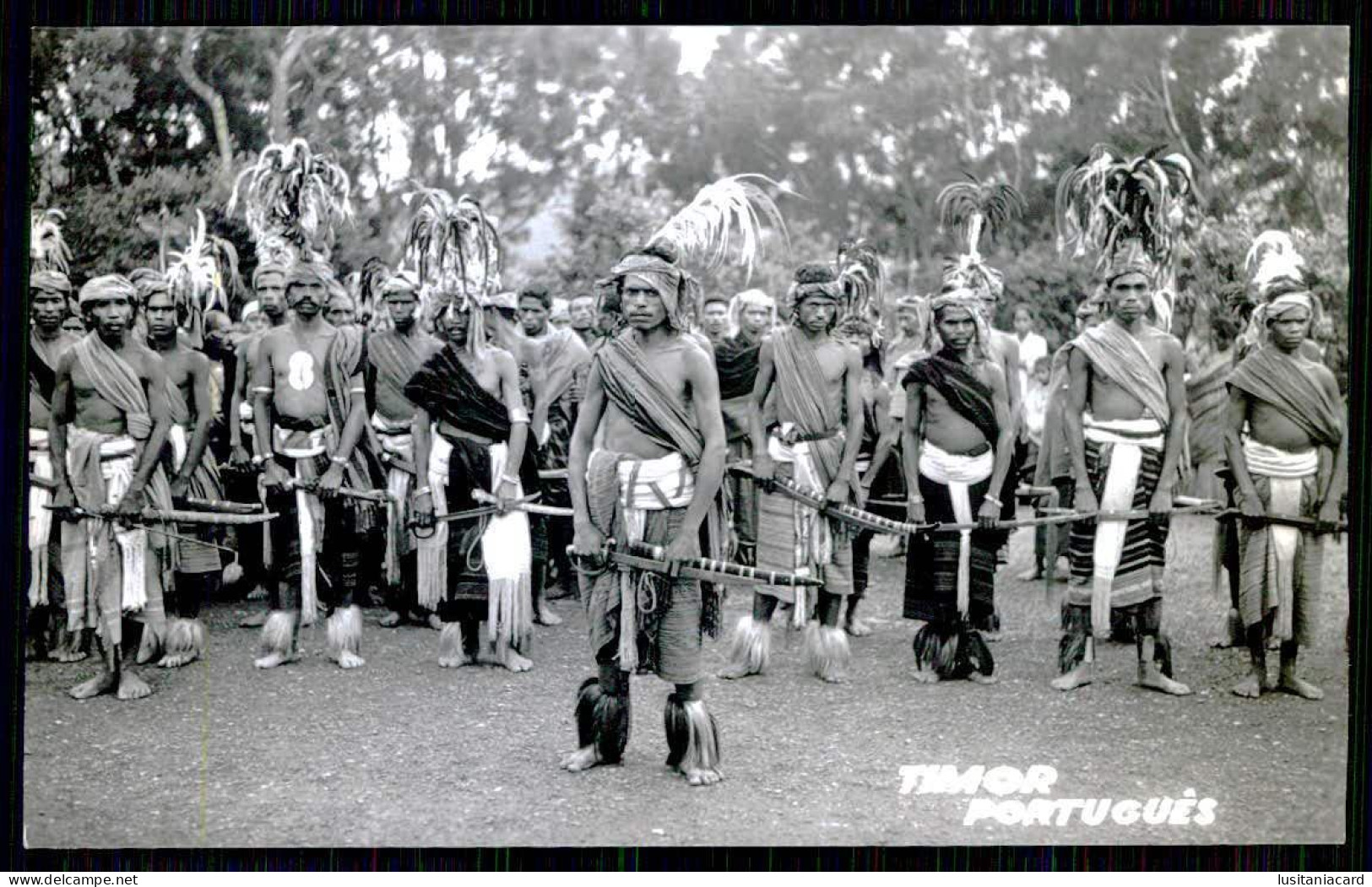 TIMOR - COSTUMES -Timor Português - Nativos De Maubisse Com Os Seus Trajes Guerreiros(Ed. Postalfoto Nº 3) Carte Postale - Oost-Timor