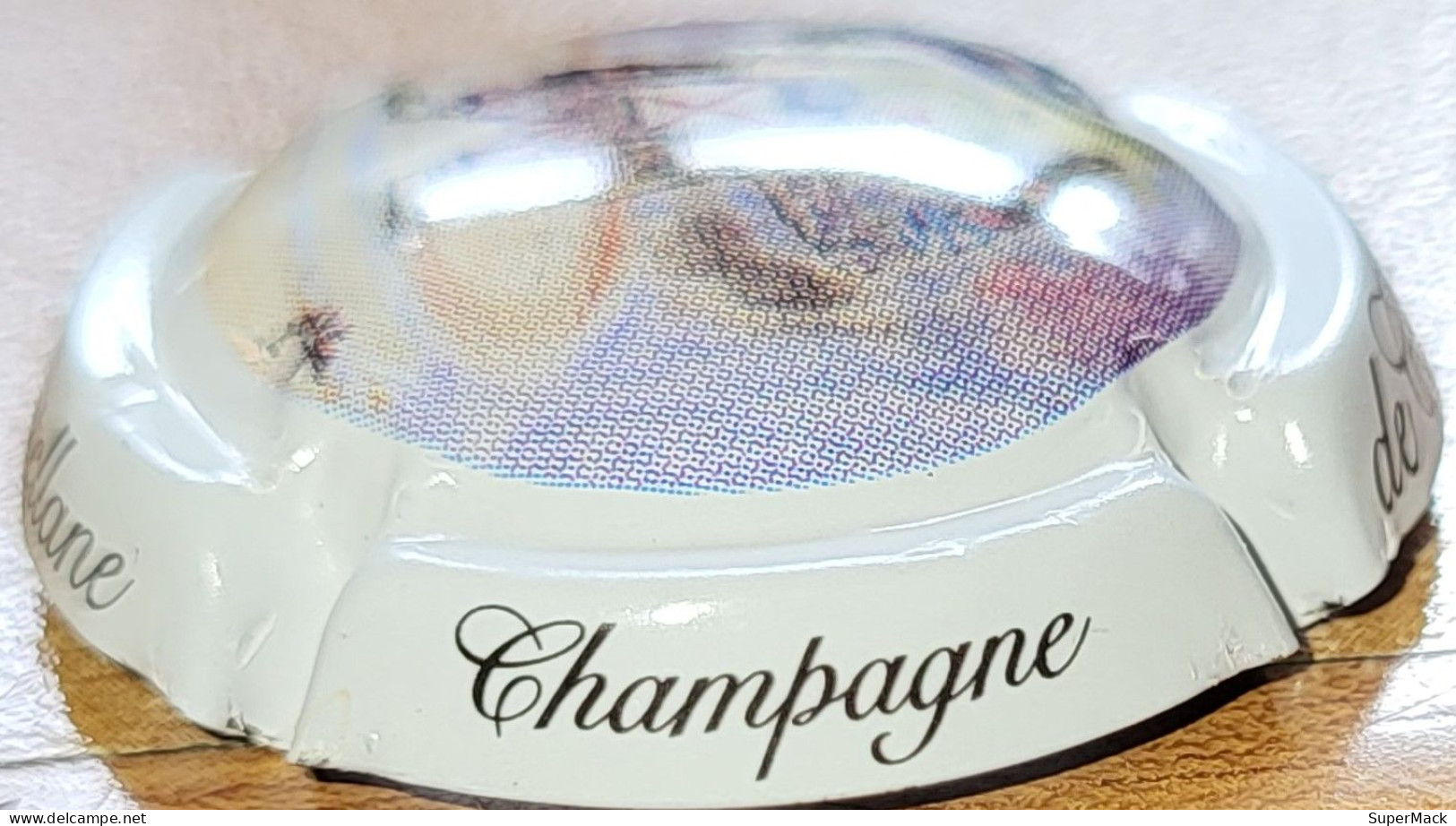 Capsule Champagne DE CASTELLANE Série ??, Ecriture Stylisée Sur Contour Blanc, Polychrome & Blanc Nr 92c - De Castellane