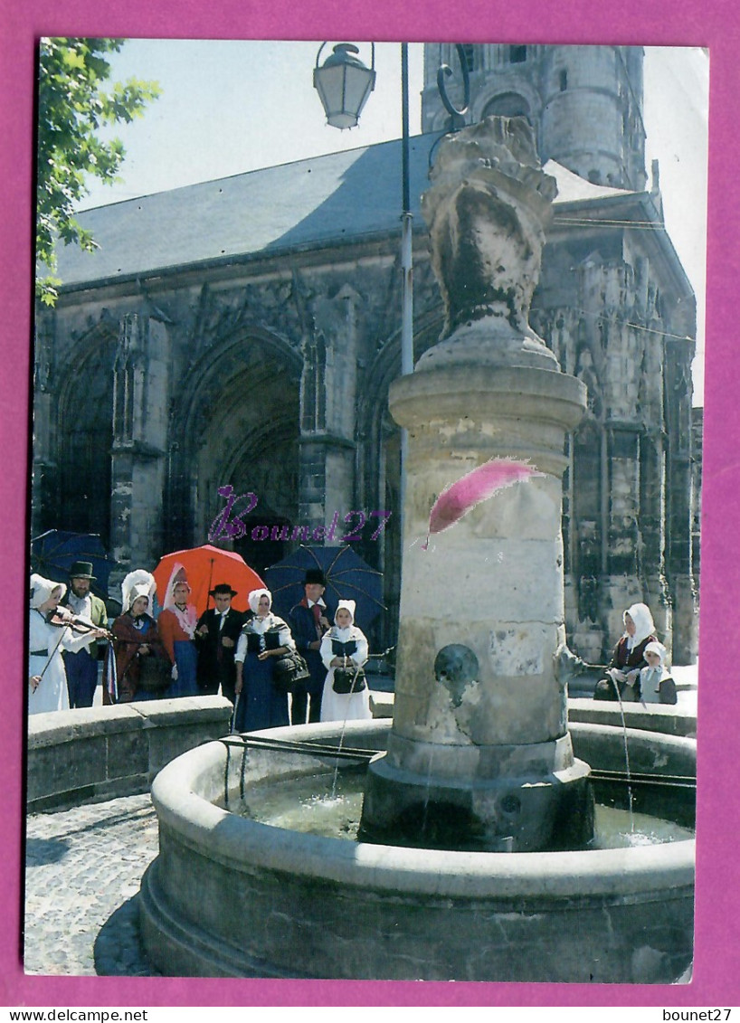 MONTIVILLIERS 76 - Groupe Folklorique Normand LA VILLOTTE Devant La Fontaine  Coiffe Coutume Tenu - Montivilliers