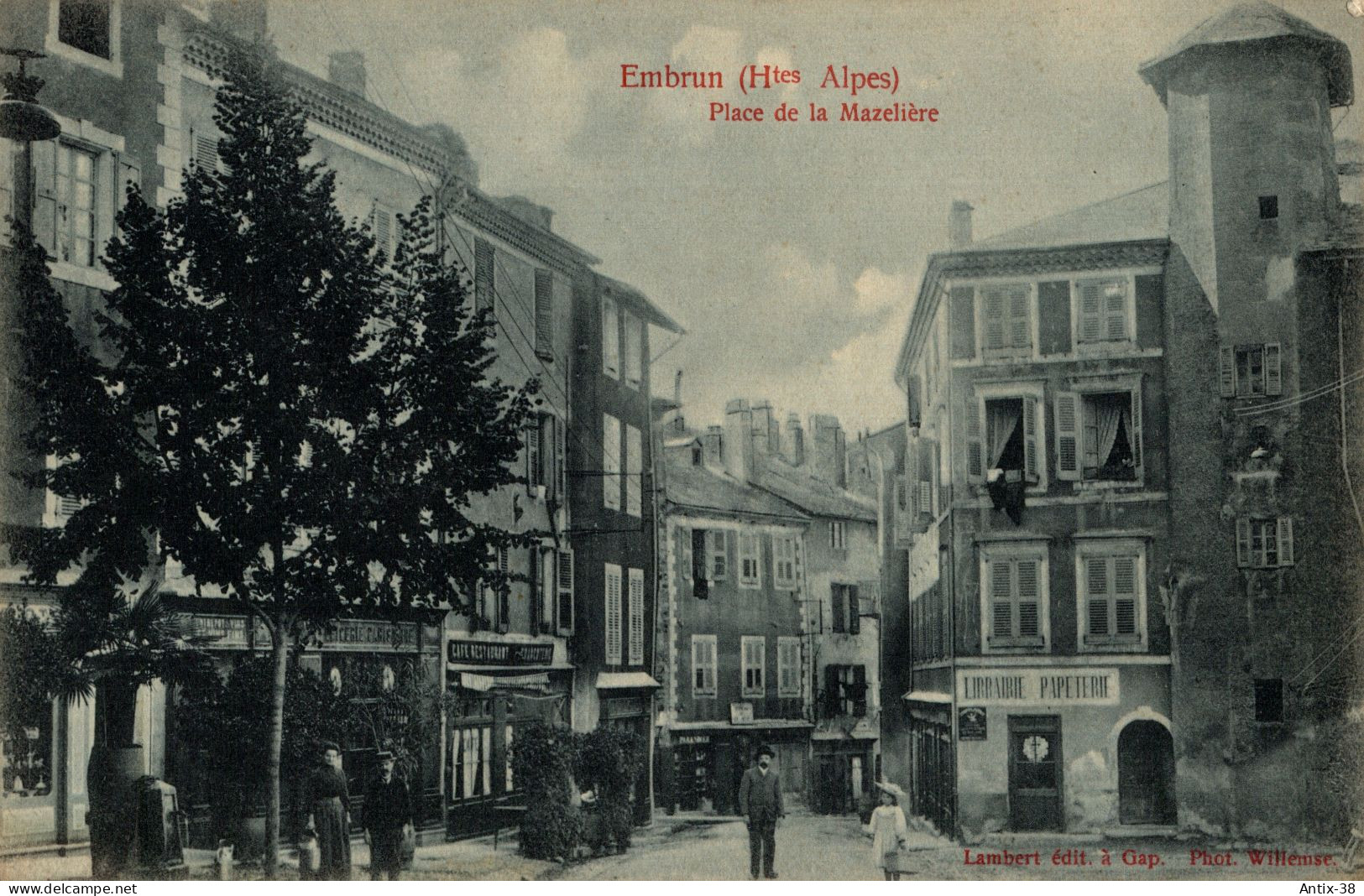 N42 - 05 - EMBRUN - Haute-Alpes - Place De La Mazelière - Embrun