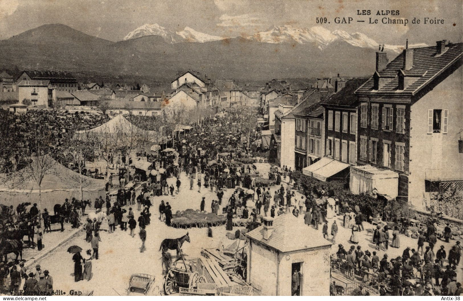 N42 - 05 - GAP - Haute-Alpes - Le Champ De Foire - Gap