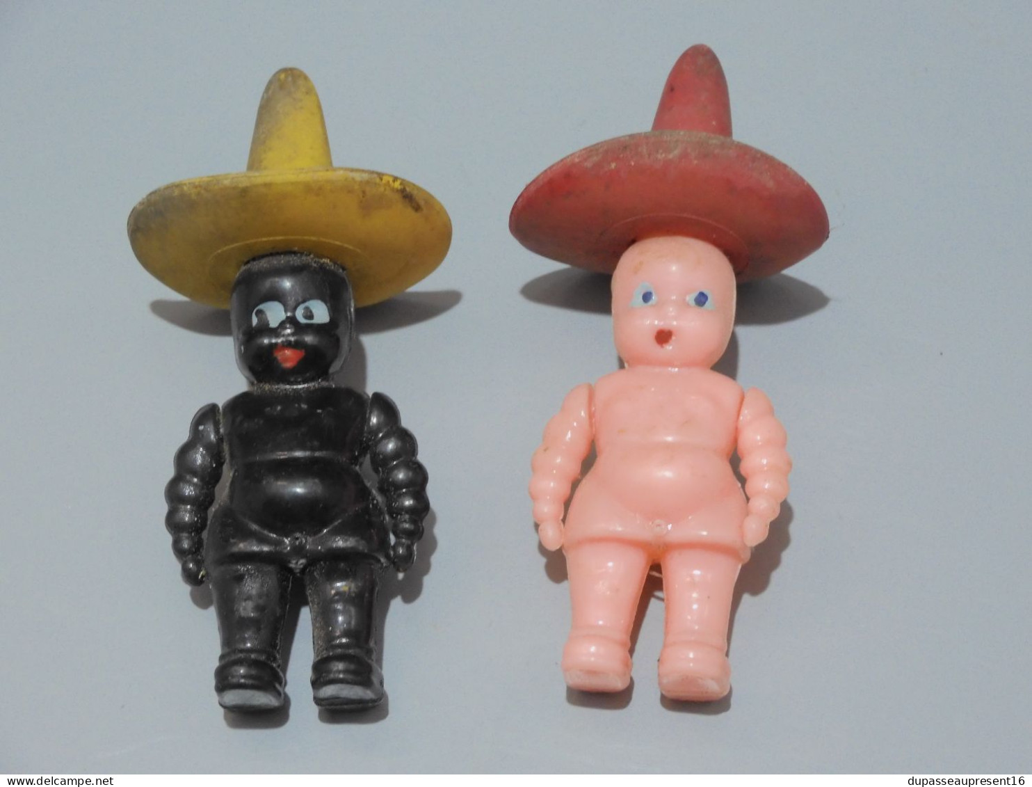 -2 ANCIENS POUPONS MINIATURES BEBE PISSEUR SOMBREROS CAOUTCHOUC JOUET VINTAGE   E