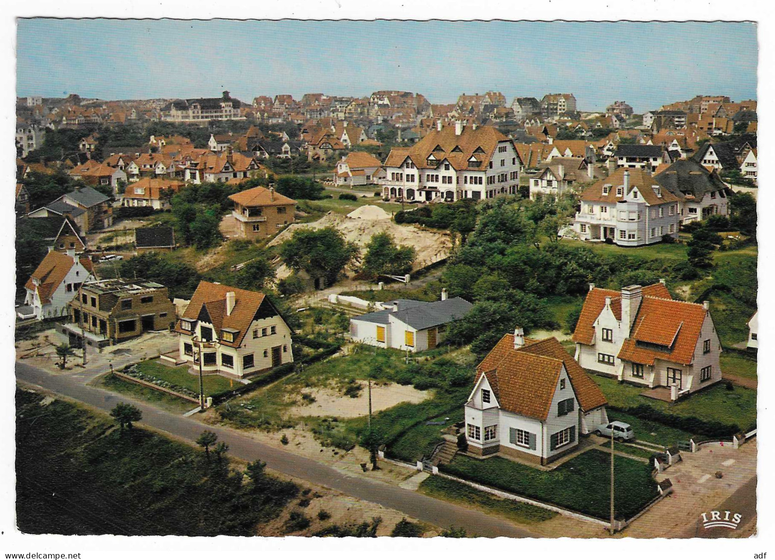 CPSM COQ SUR MER, DE HAAN A / ZEE, VUE PRISE DU CHATEAU D'EAU, RENAULT 4L, ALGEMSEN ZICHT VAN OP DE WATERTOREN, BELGIQUE - De Haan