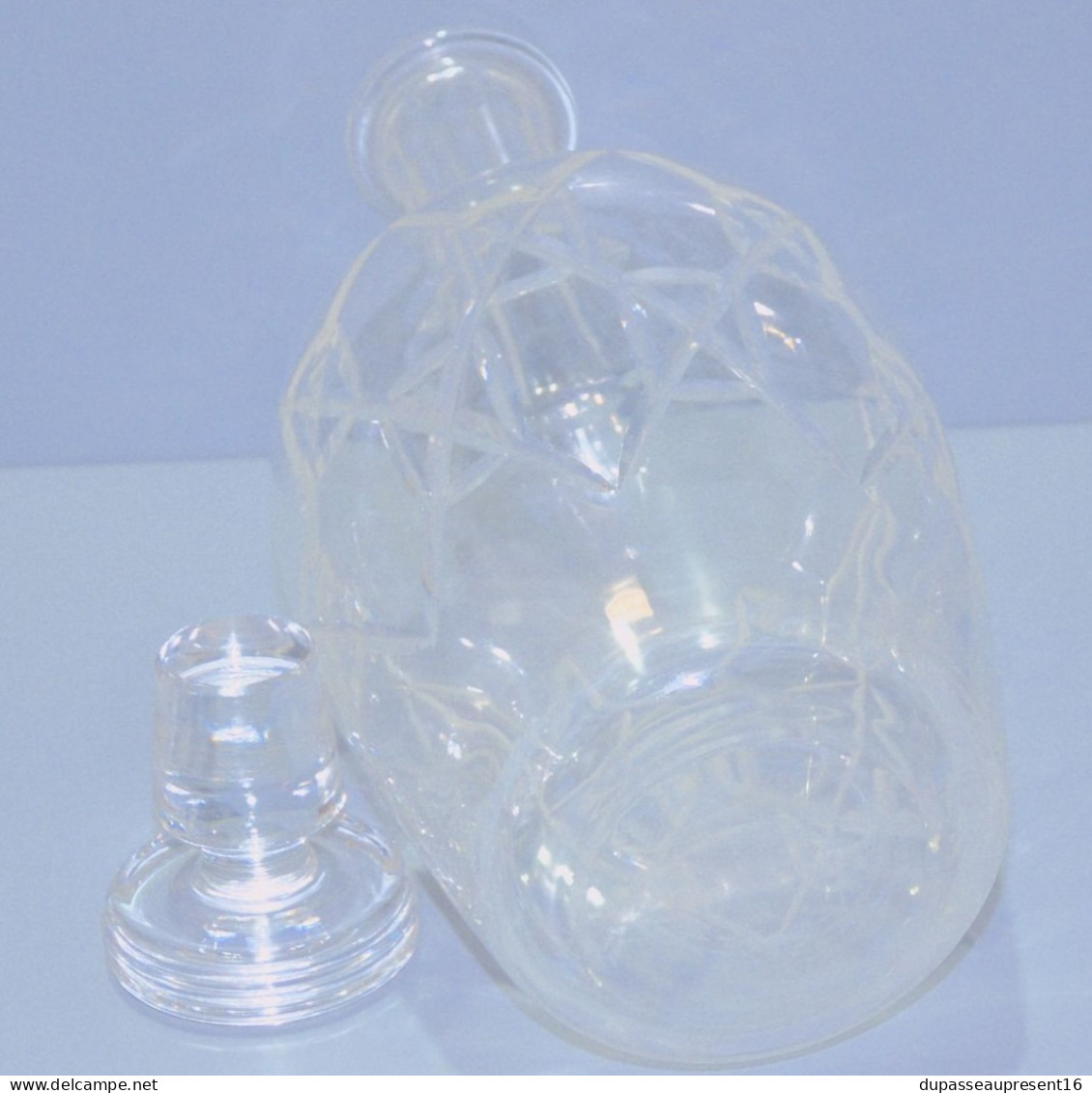 -JOLIE ANCIENNE CARAFE CRISTAL BACCARAT un Bouchon pas au N° décor INTAILLE   E