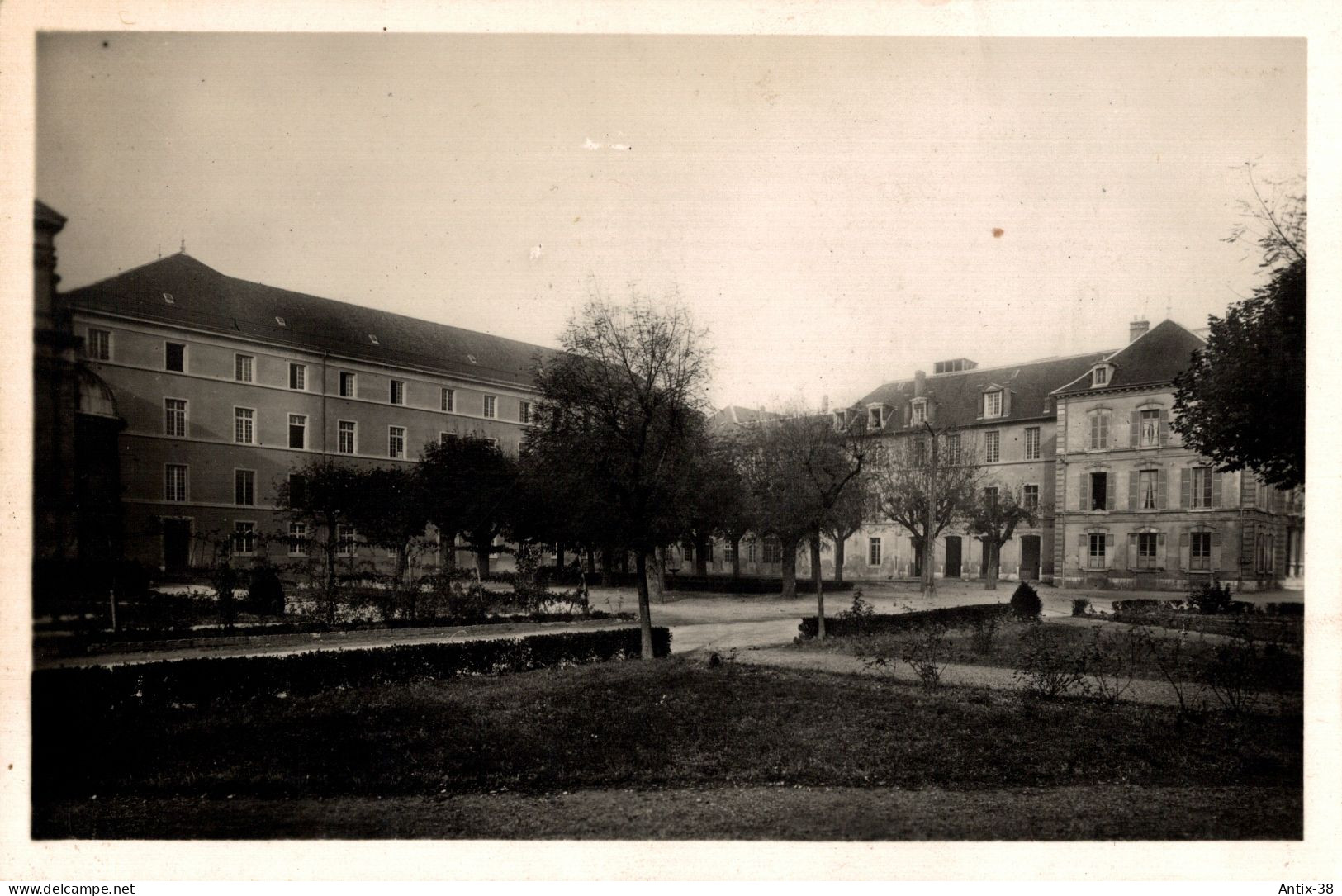 N42 - 38 - GRENOBLE - Isère - Collège Technique Vaucanson - Bâtiment De L'Internat Vu De La Court D'Honneur - Grenoble