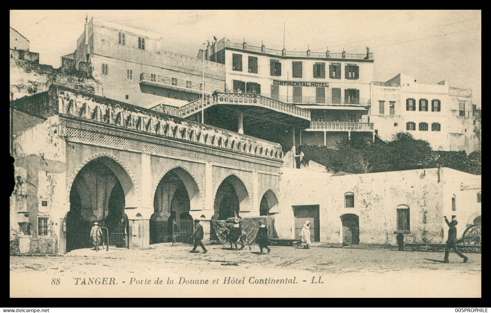* Tanger * Porte De La Douane Et Hôtel Continental - Animée - 88 - Edit. L.L. - 1929 - Tanger