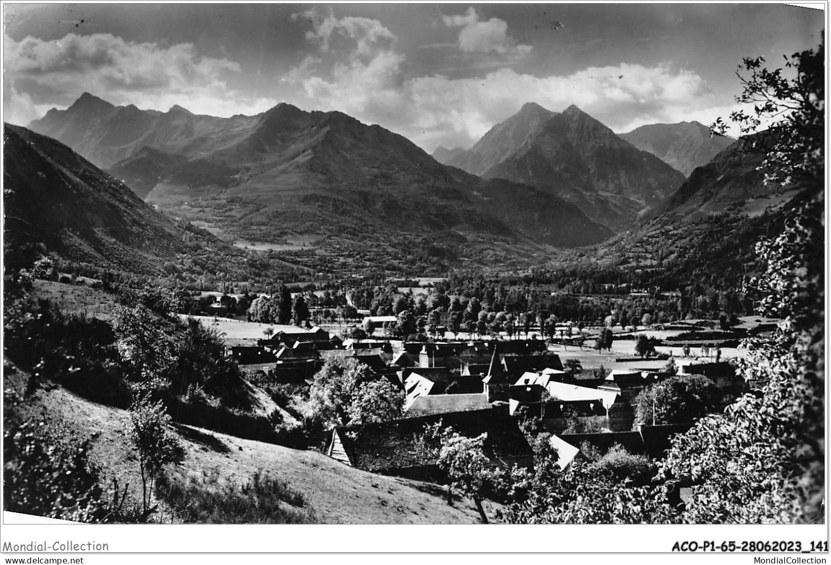 ACOP1-65-0072 - VALLEE D'AURE - Le Village De Bazus - Pic Berdalade - Pic D'arret - Pic De Tramezaygues - Vielle Aure