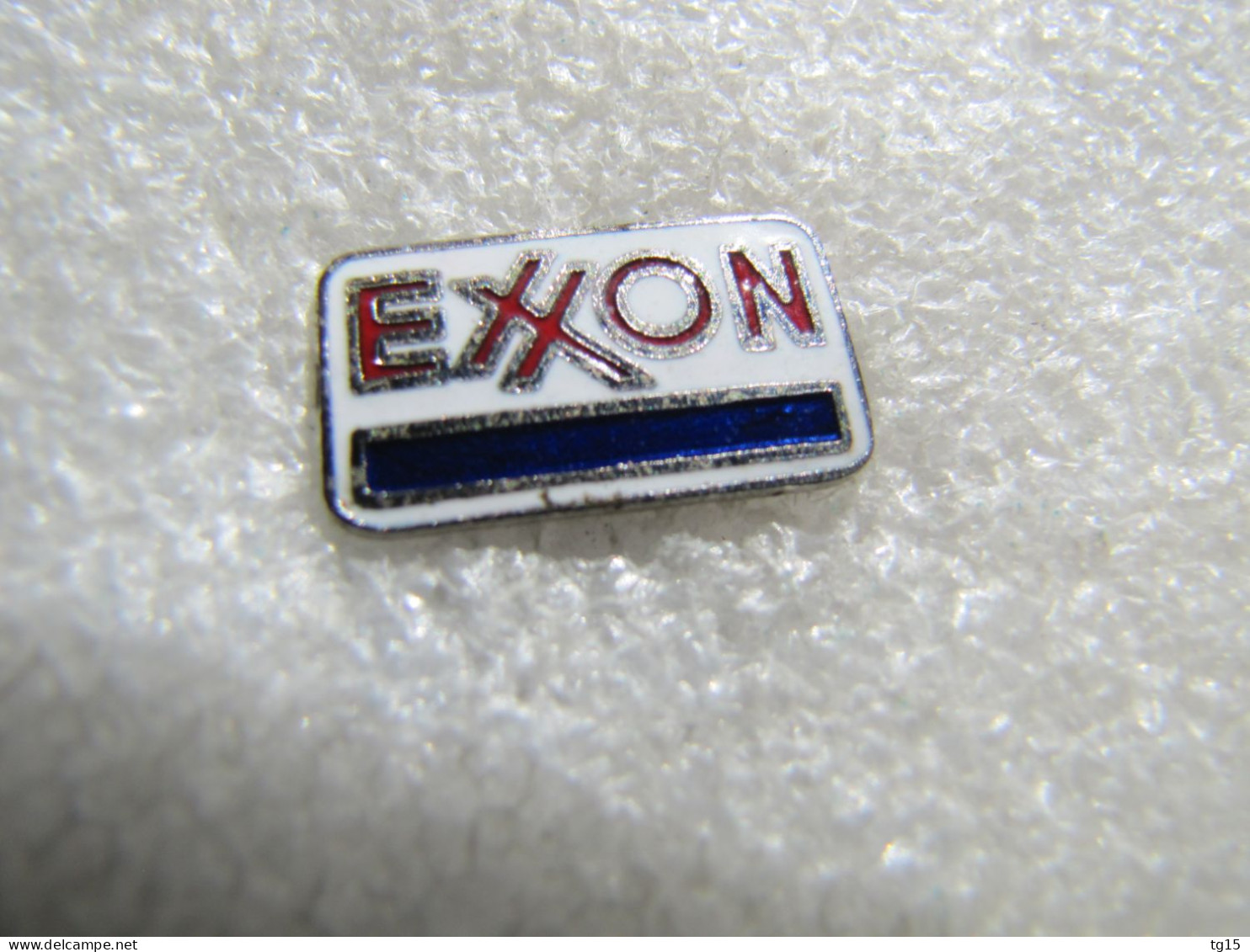 RARE  PIN'S  CARBURANTS  LOGO   EXXON       Email Grand Feu - Kraftstoffe