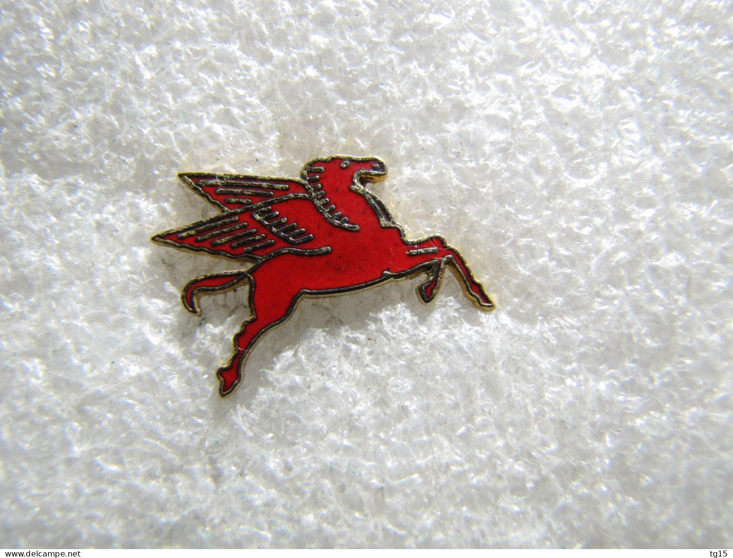 RARE  PIN'S  CARBURANTS  LOGO   MOBIL  Email Grand Feu  PÉGASE - Fuels