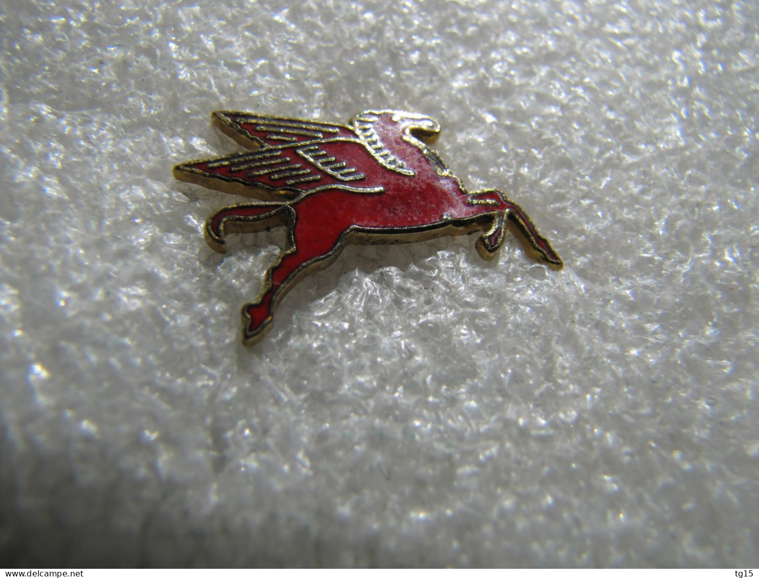 RARE  PIN'S  CARBURANTS  LOGO   MOBIL  Email Grand Feu  PÉGASE - Carburantes