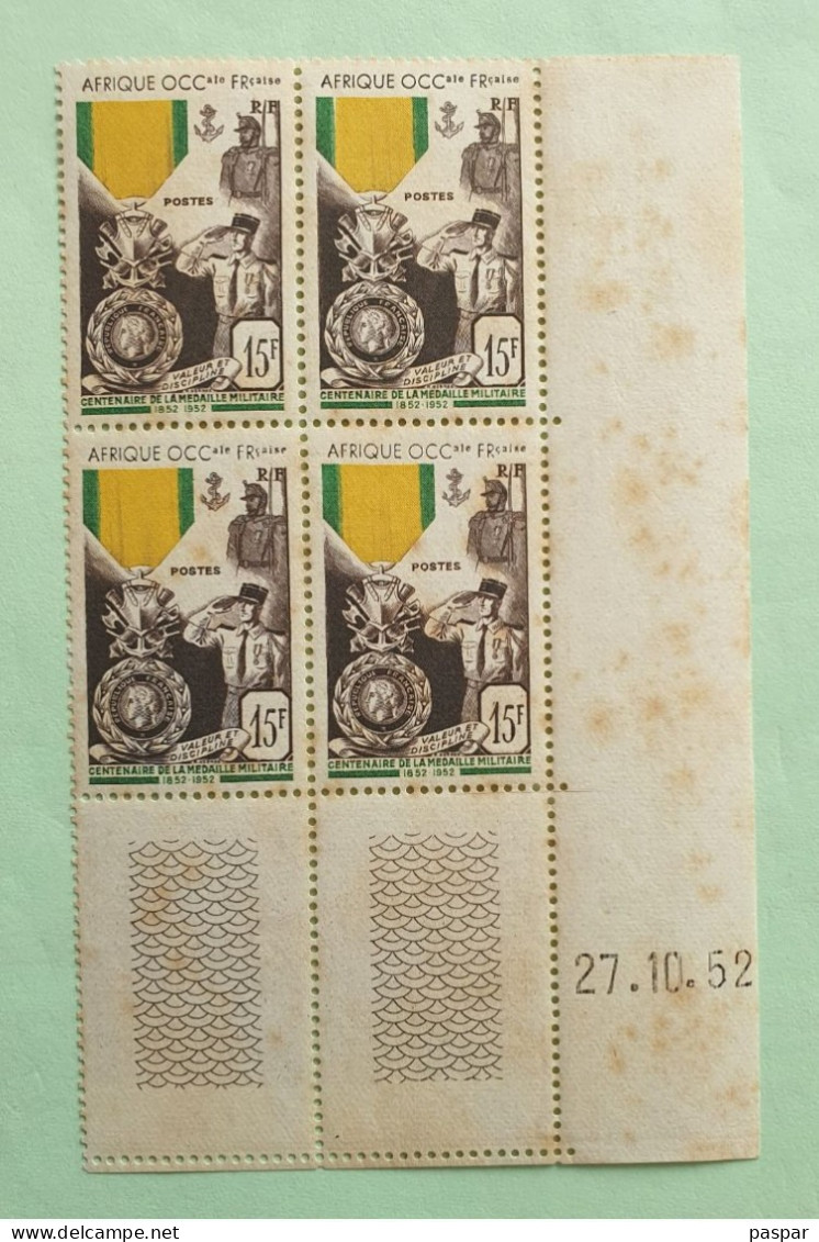 Bloc De 4 Timbres Neufs AOF 15F Coin Daté 27.10.52 - MNH - YT46 - Centenaire De La Médaille Militaire  1952 - Unused Stamps