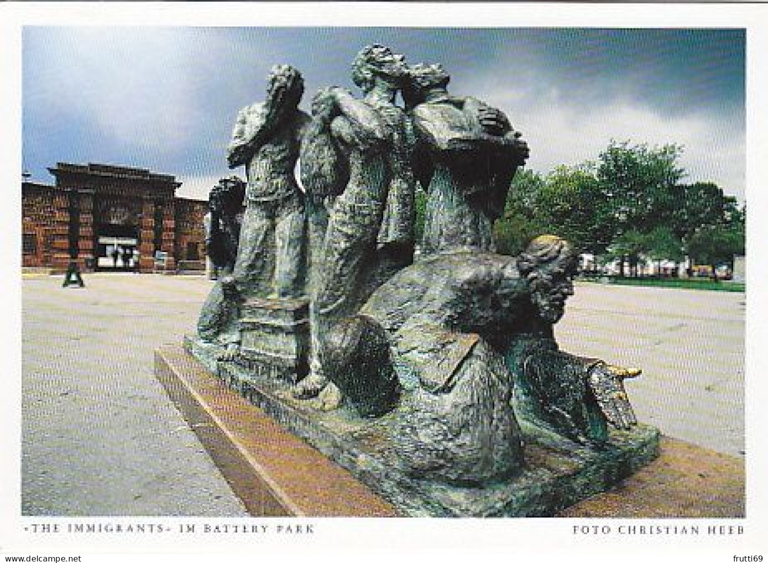 AK 209345 USA - New York - The Immigrants Im Battery Park - Parks & Gardens