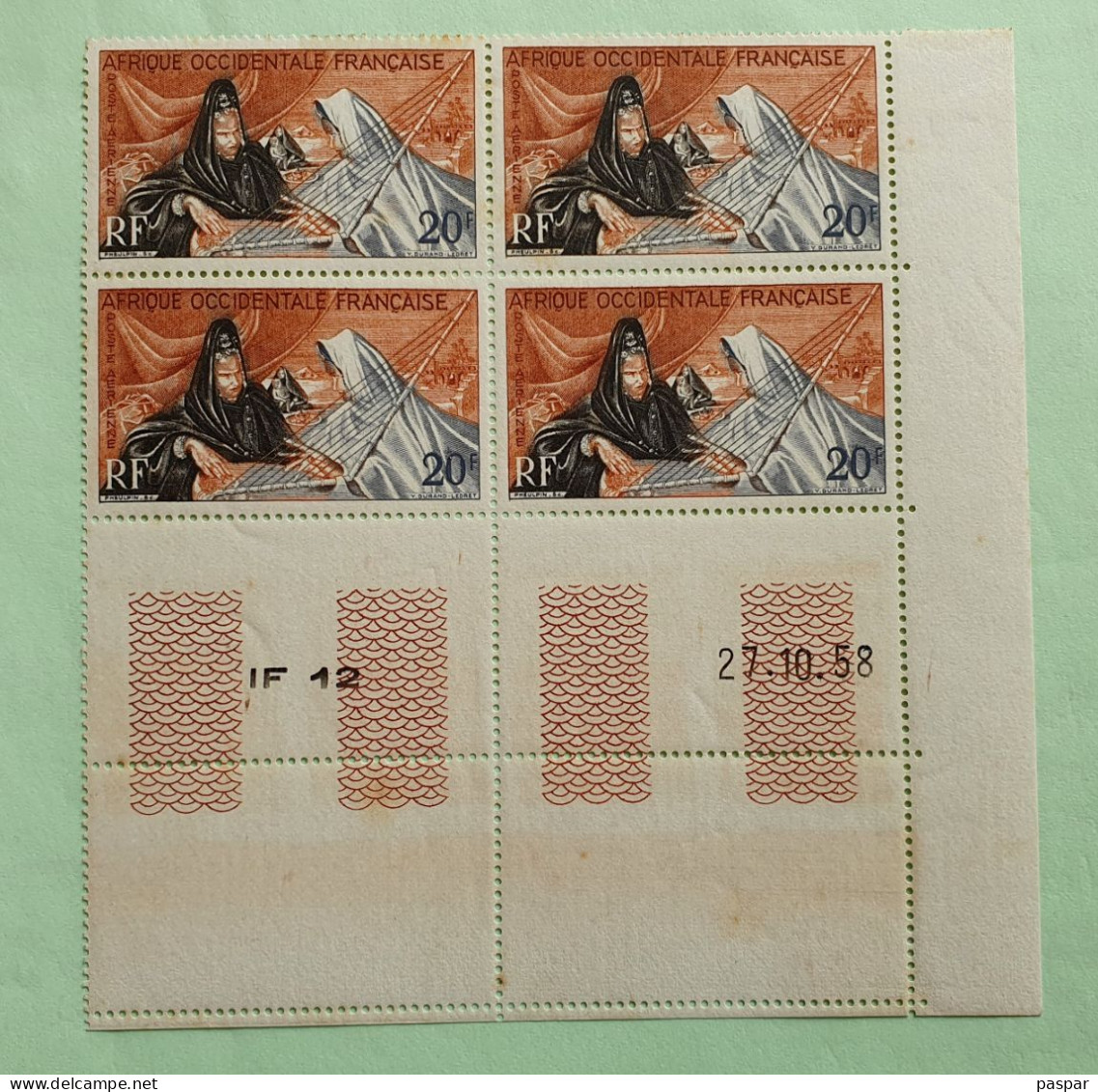 Bloc De 4 Timbres Neufs AOF 20F Coin Daté 27.10.58 - IF12 - MNH - YT PA28 - Joueuses D'Ardin Sous La Tente 1958 - Unused Stamps
