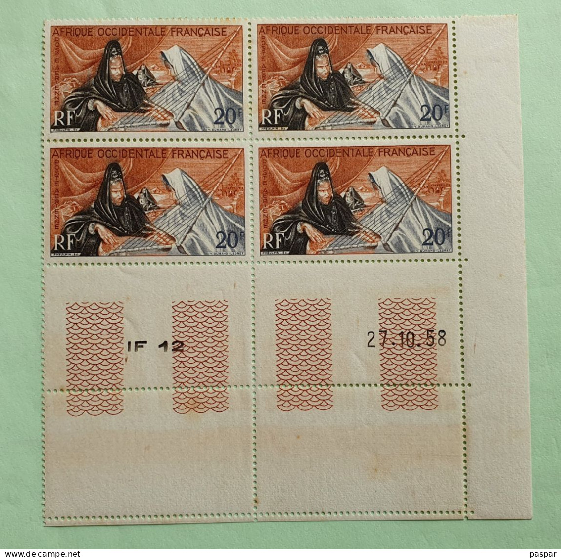 Bloc De 4 Timbres Neufs AOF 20F Coin Daté 27.10.58 - IF12 - MNH - YT PA28 - Joueuses D'Ardin Sous La Tente 1958 - Ungebraucht