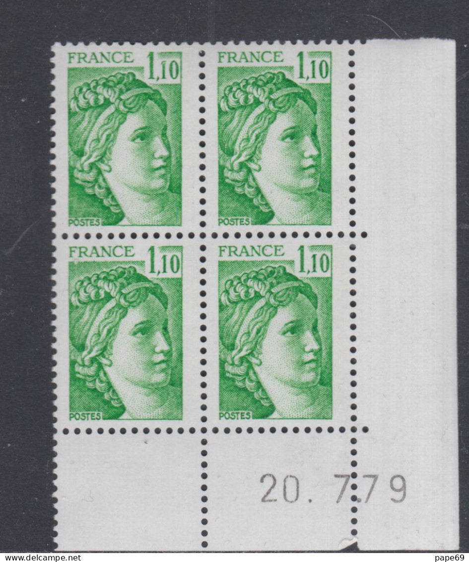 France N° 2058  Type Sabine : 1,10 F  Vert En Bloc De 4 Coin Daté  Du  20 . 7 . 79 ; Sans Trait,  Sans Charnière TB - 1970-1979