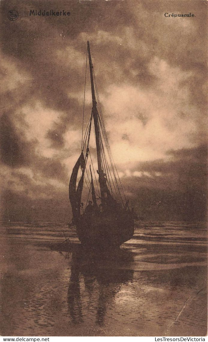 BELGIQUE - Middelkerke -  Un Bateau Dans La Mer Au Crépuscule - Carte Postale Ancienne - Middelkerke