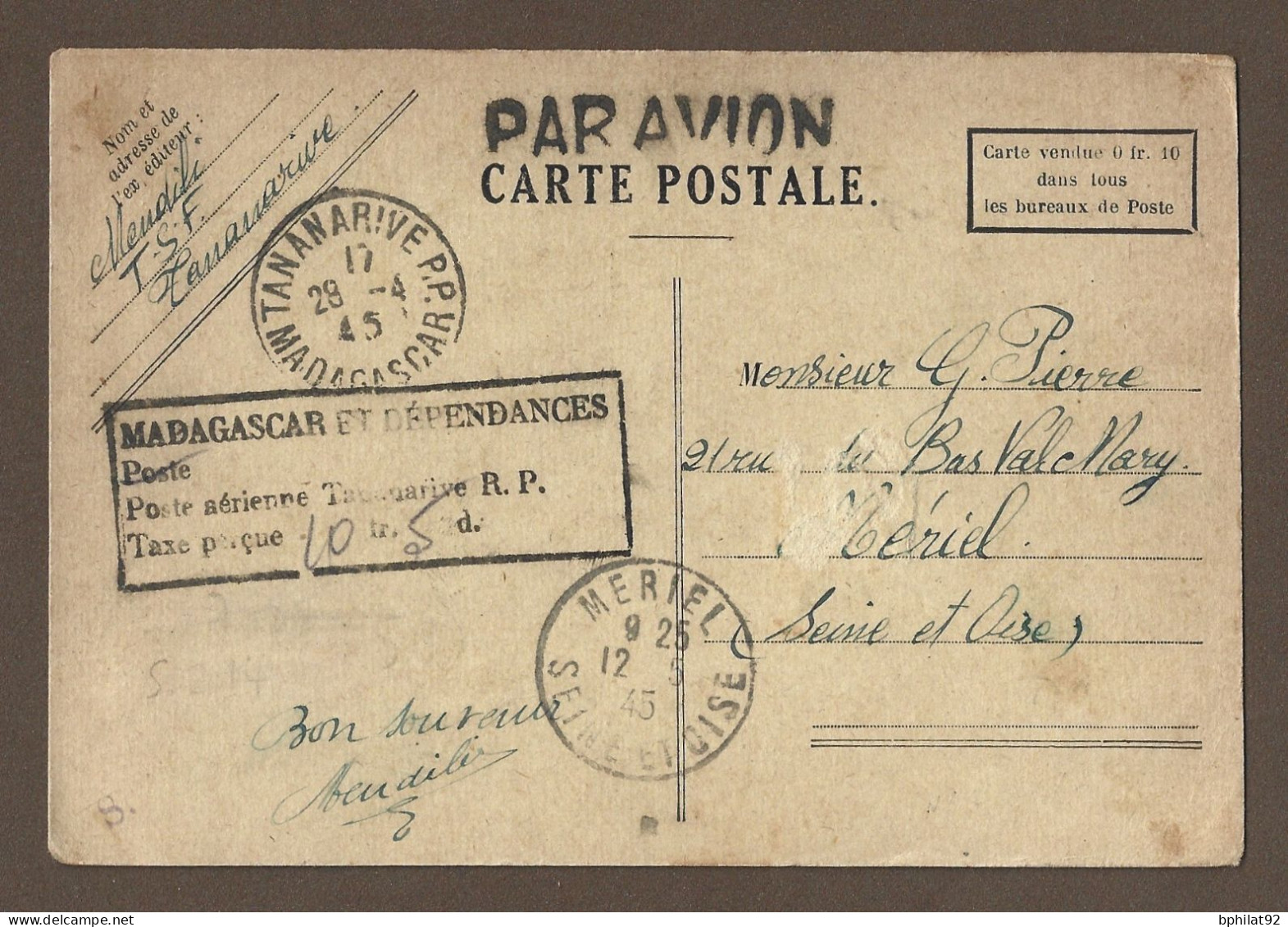 !!! MADAGASCAR, CARTE POSTALE PAR AVION DE TANANARIVE POUR MÉRIEL DE 1945, CACHETS DE DÉPART ET D'ARRIVÉE - Poste Aérienne
