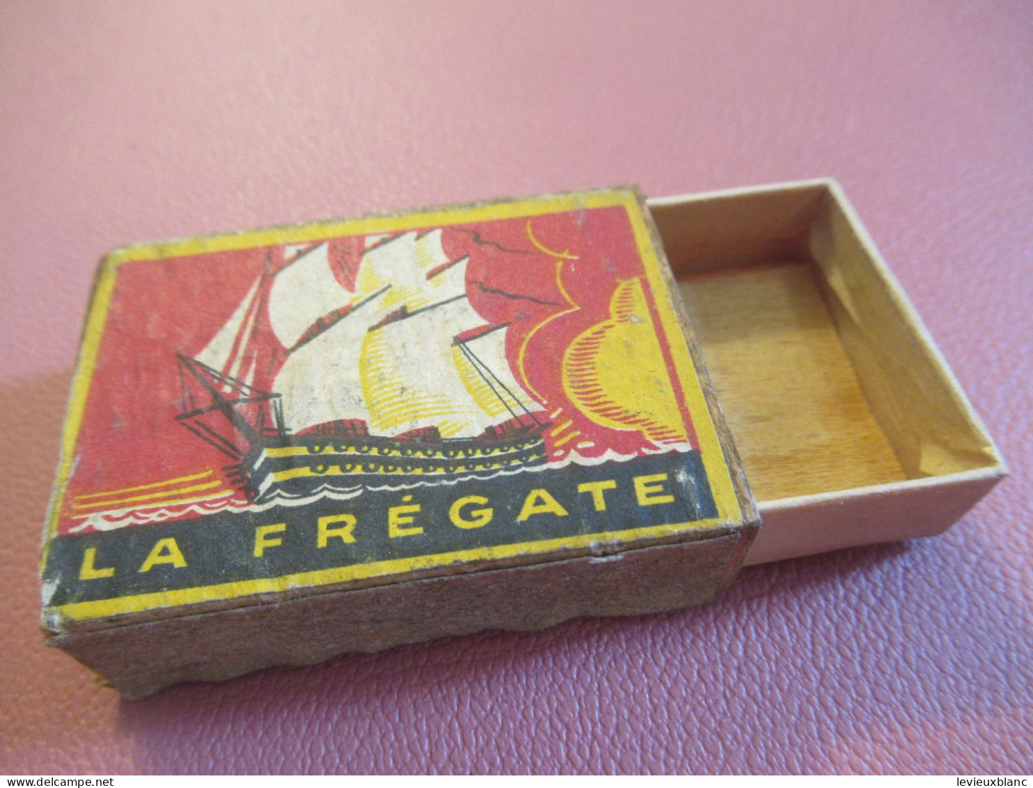 Boite D'allumette Ancienne /La FREGATE/ Régie Française  SEITA / Vers 1935-1950             AL25 - Matchboxes