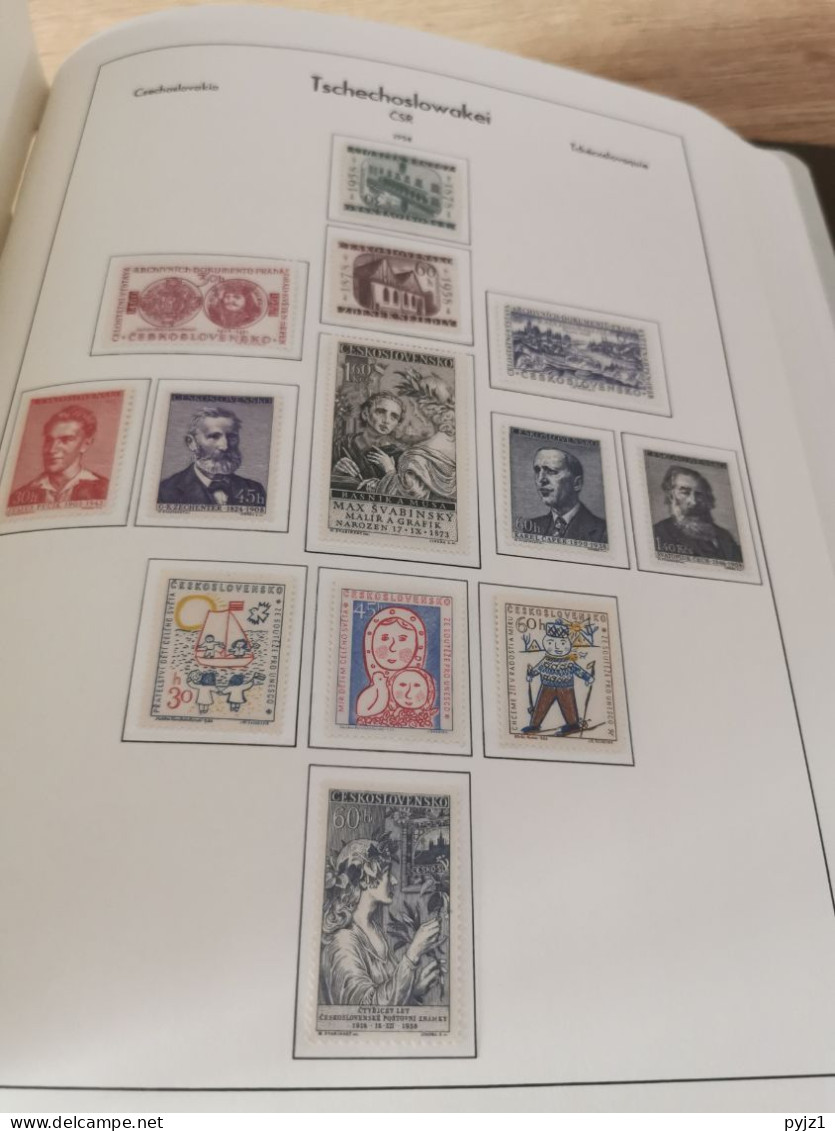 Czechoslovakia 1945-1963 complete in Leuchtturm album