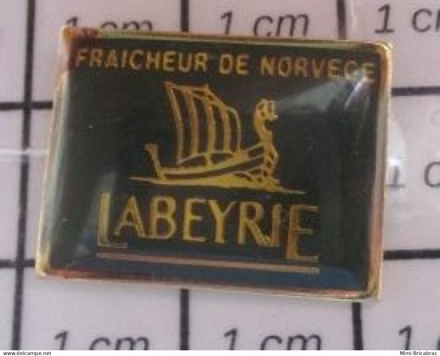 713j Pin's Pins / Beau Et Rare / ALIMENTATION / SAUMON DRAKKAR BATEAU VOILIER LABEYRIE-BEYRIE C'est Contagieux - Levensmiddelen