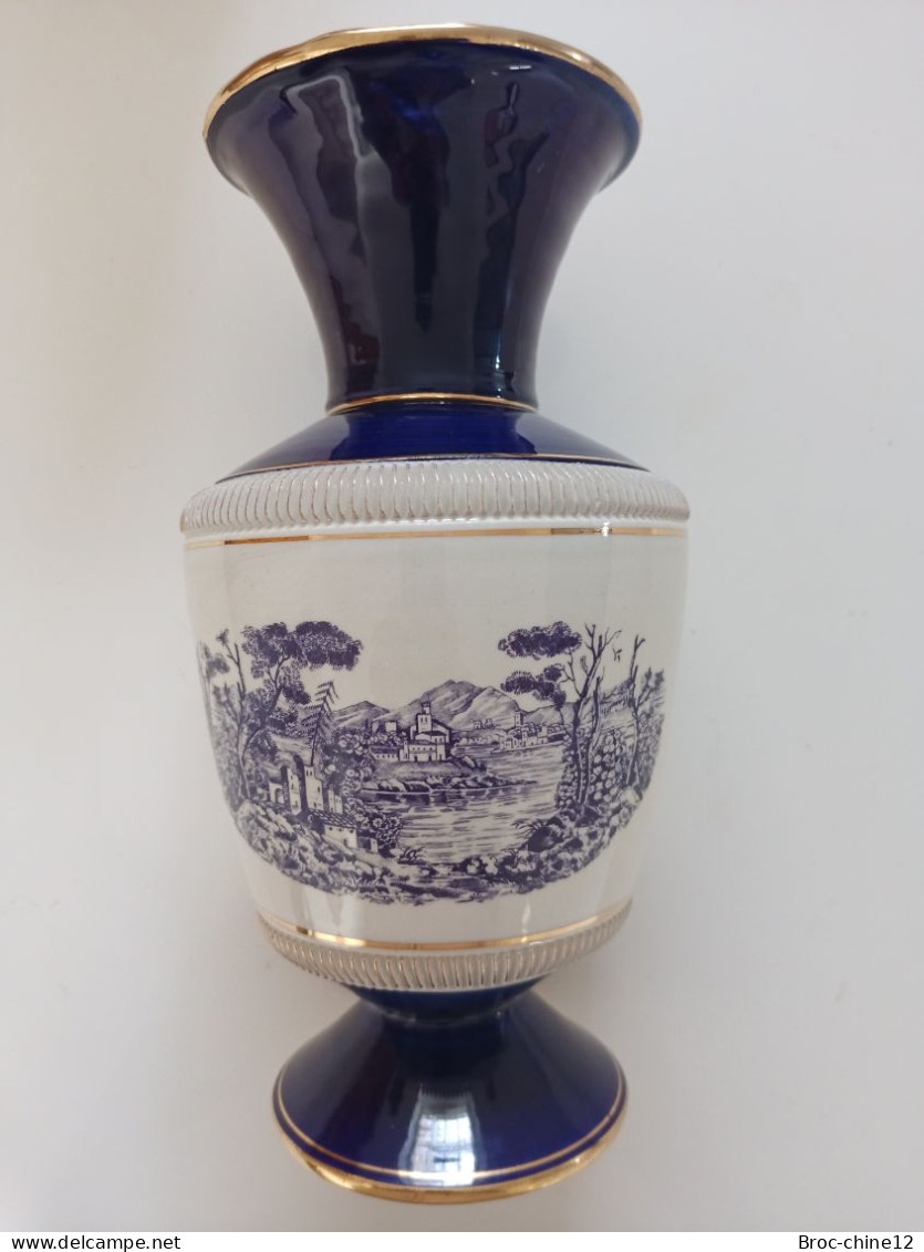 Vase Porcelaine Bleu De Four TTaly  Signé Et Numéroté - Unclassified