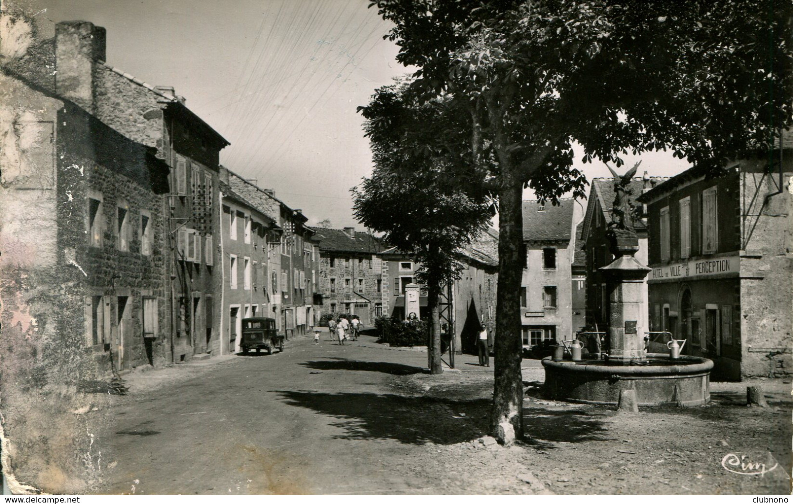 CPSM -  GANDRIEU - PLACE DE LA MAIRIE - Gandrieux Saint Amans