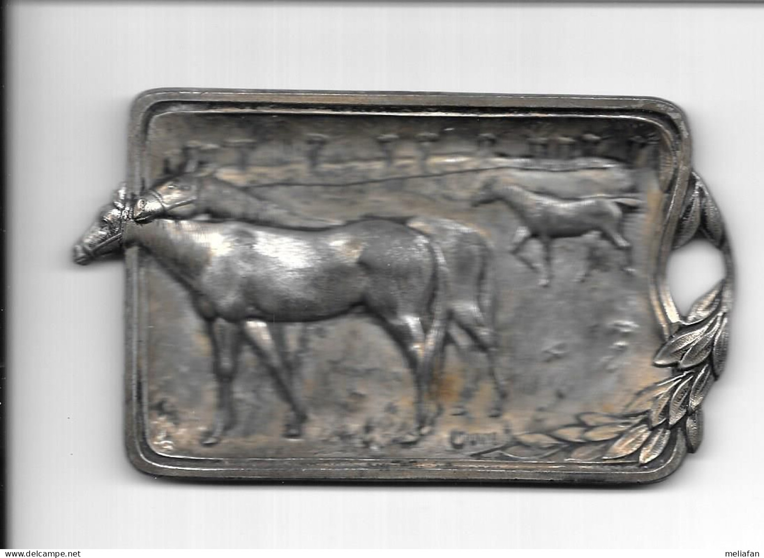 EK47 - CENDRIER ? OU PETIT PLATEAU EN METAL ARGENTE - CHEVAUX - OUVET - FORMAT 12 X 7 CM - Tiere