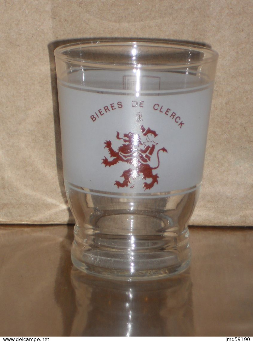 Collection de 8 petits verres de la brasserie BIERES DE CLERCK à HAZEBROUCK NORD 59 avec voitrues anciennes
