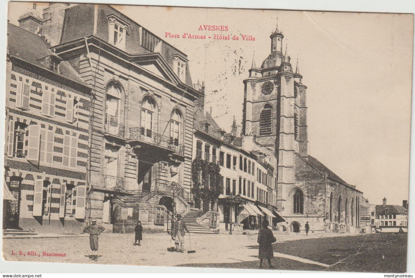 Nord :  AVESNES :  R Place D ' Armes  , Hotel De  Ville  Cornage  Angles   Droit - Avesnes Sur Helpe