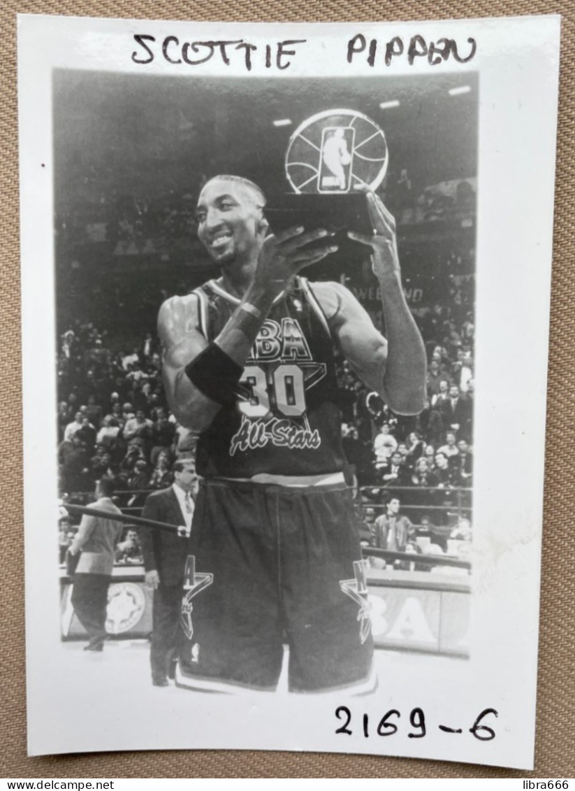 BASKETBALL - SCOTTIE PIPPEN - NBA All-Stars - 12,5 X 9 Cm. (REPRO PHOTO ! - Zie Beschrijving - Voir Description) ! - Deportes