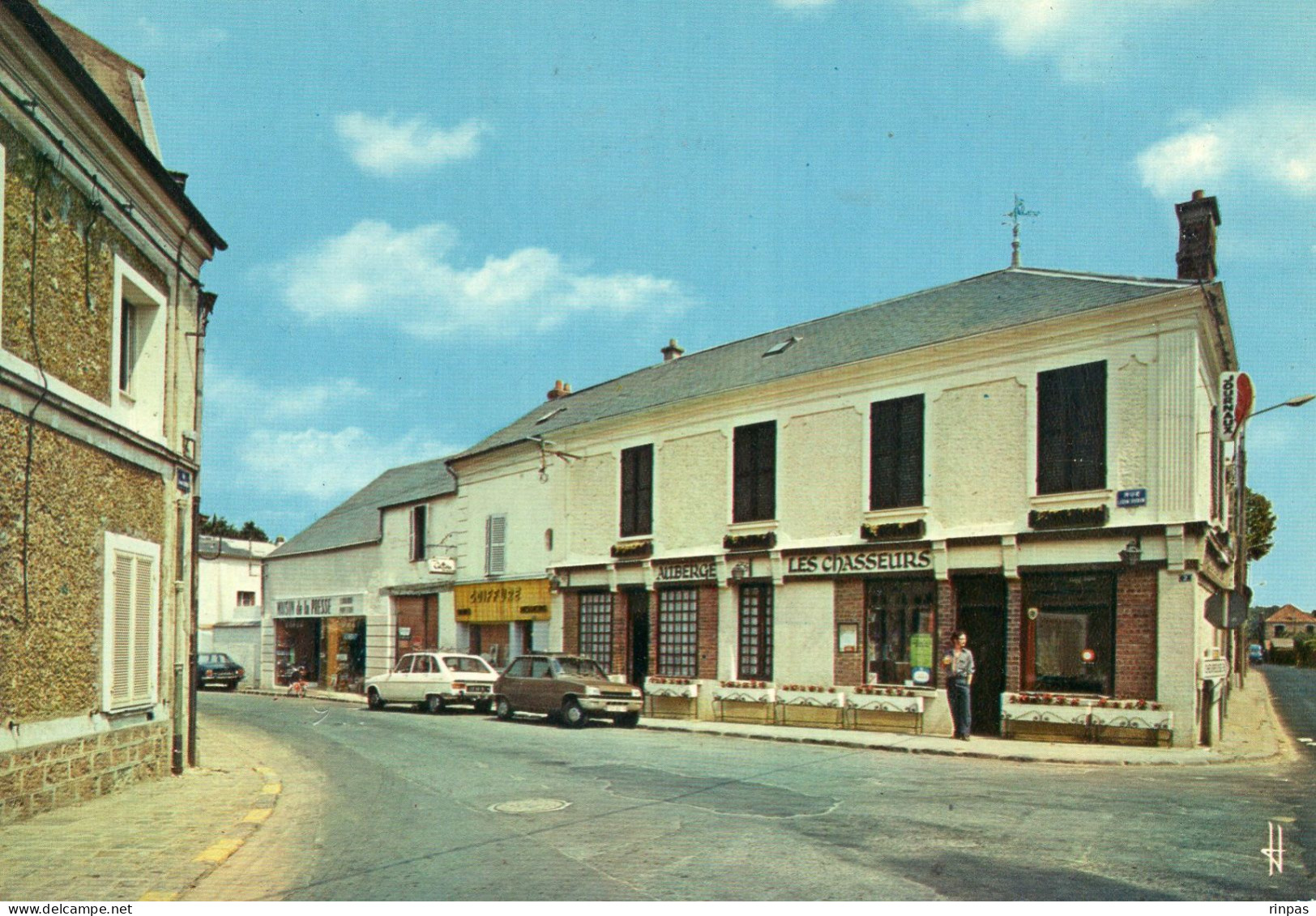 (78) LE MESNIL SAINT DENIS Centre Ville L'Auberge Des Chasseurs Voiture Auto Car R16 R5 Oblitéré En 1981  (Yvelines) - Le Mesnil Saint Denis