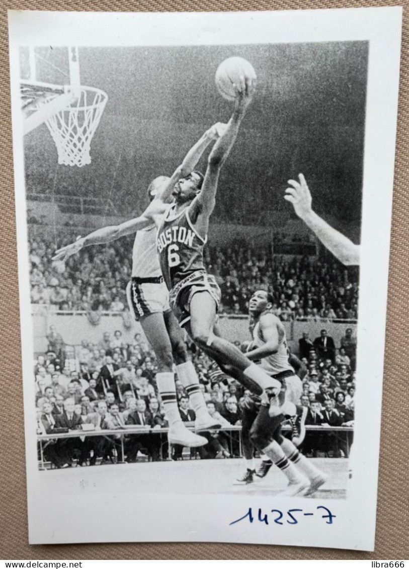 BASKETBALL - BILL RUSSELL - Boston Celtics - 15 X 10 Cm. (REPRO PHOTO ! - Zie Beschrijving - Voir Description) ! - Sports