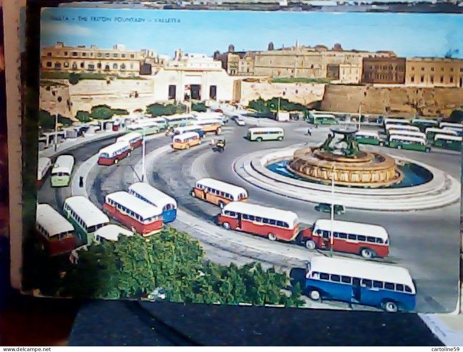 MALTA  MALTE – VALLETTA « The Triton Fountain And The Bus Terminus AUTOBUS V1965 JV5691 - Malta