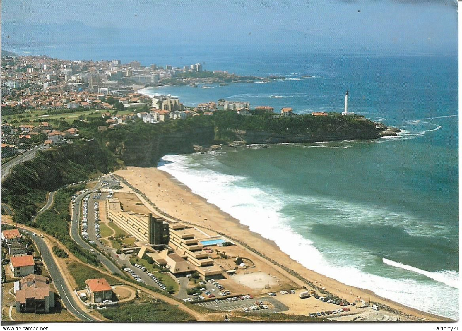 CPM. 64 ANGLET. LE V.V.F. LA POINTE SAINT MARTIN. AU FOND BIARRITZ. VUE AERIENNE - Anglet