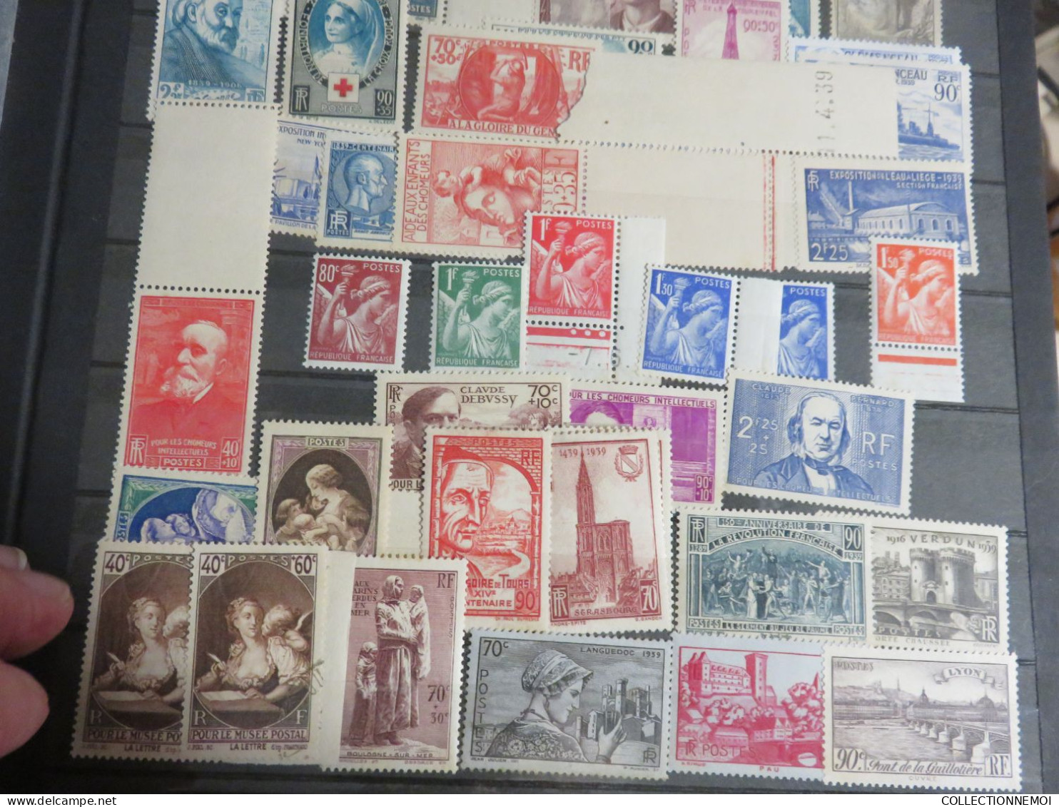 lot de france ,, TIMBRES NEUFS ,,et oblitérés, avec et sans charniére ,,c'est vendue comme c'est ,tout est photographié