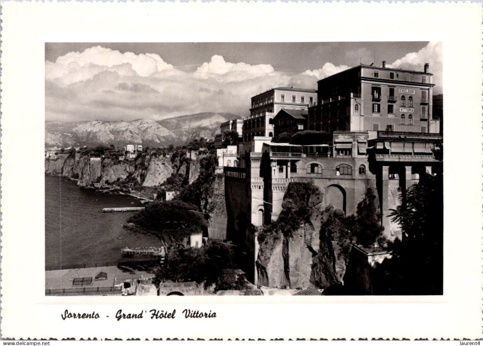 22-3-2024 (3 Y 43) Italy (bw) Sorrento Grand Hotel Victoria - Hotels & Restaurants