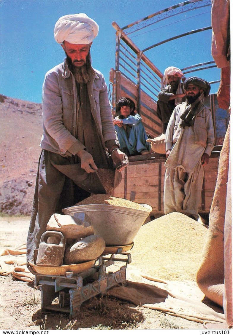 CPSM Afghanistan-Distribution Du Blé Apporté Par Une Caravane De Secours Alimentaire-Timbre-RARE   L2771 - Afganistán