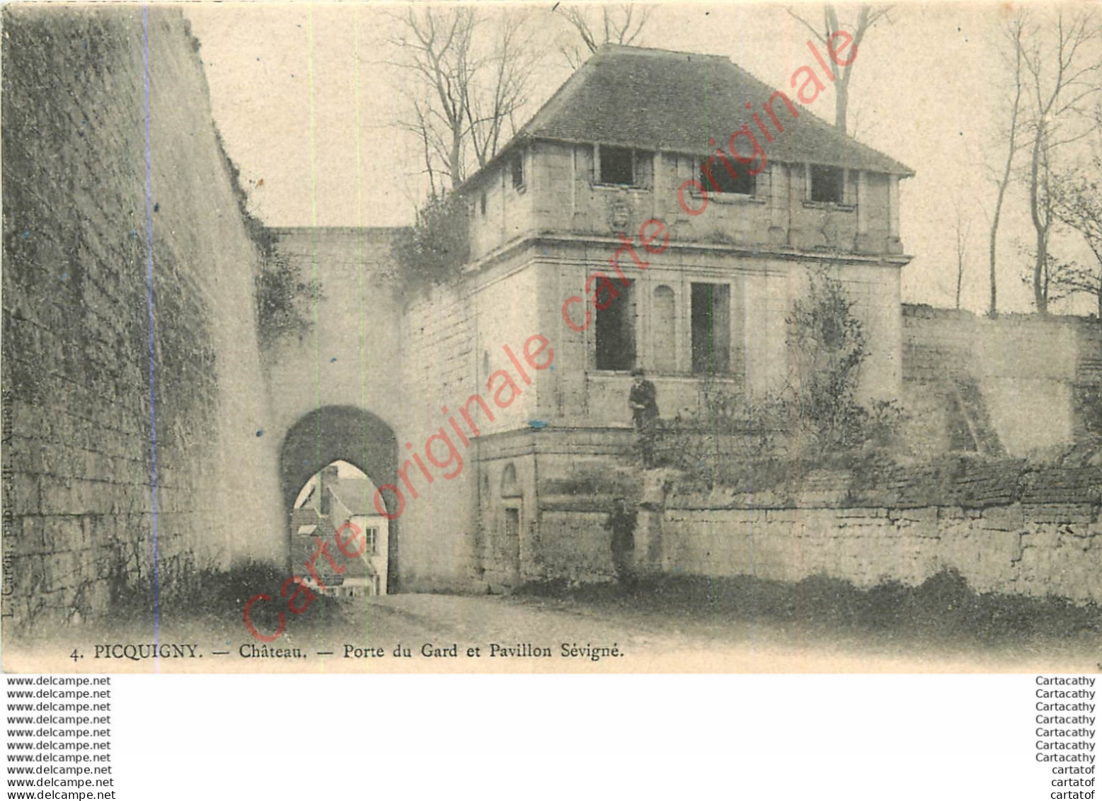 80.  PICQUIGNY . Château . Porte Du Gard Et Pavillon Sévigné . - Picquigny