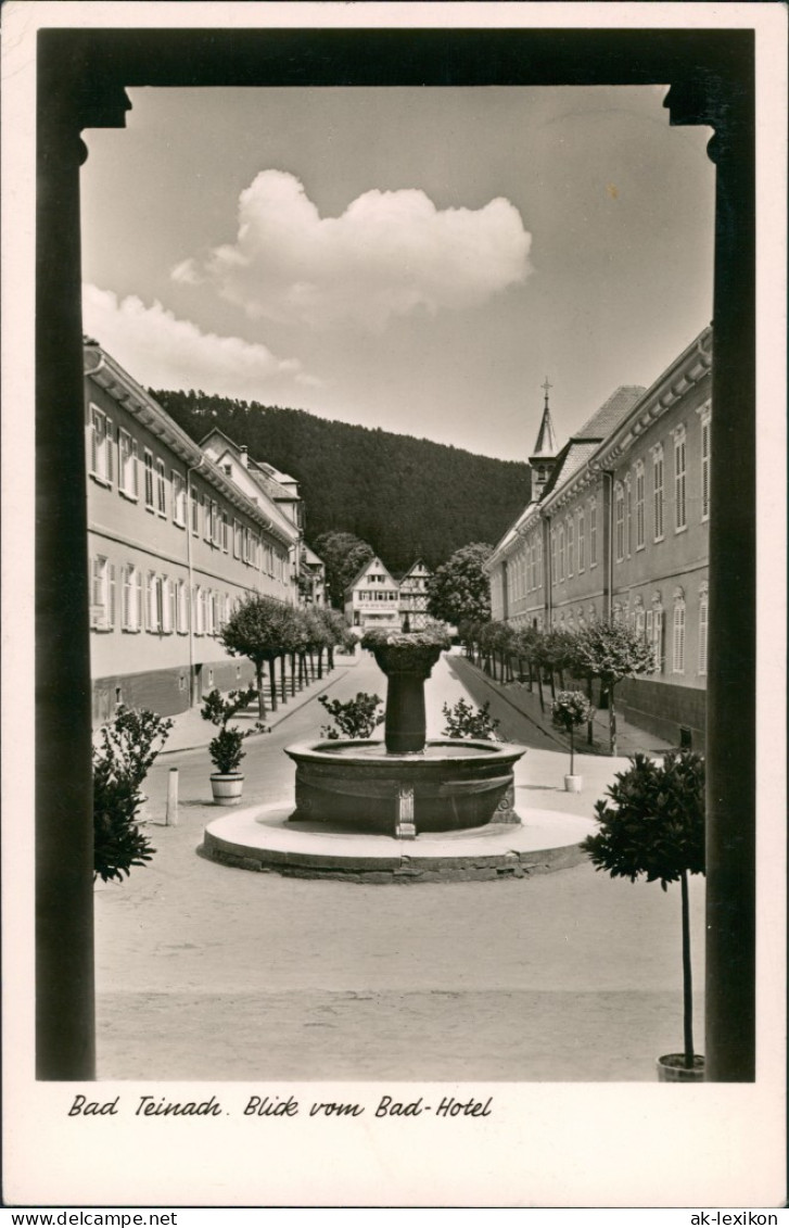 Bad Teinach-Zavelstein Straßen Durchblick Vom Bad-Hotel, Brunnen 1957 - Bad Teinach