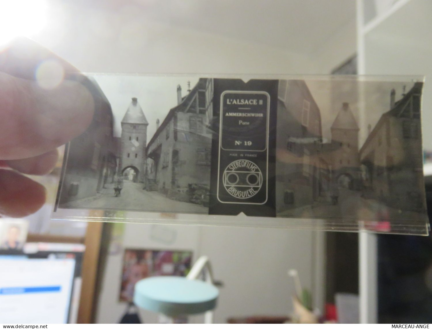 2 boites de POSITIFS stereoscopiques sur film ,, pas vraiment des diapo,mais bon,,vendue et montré comme je peux