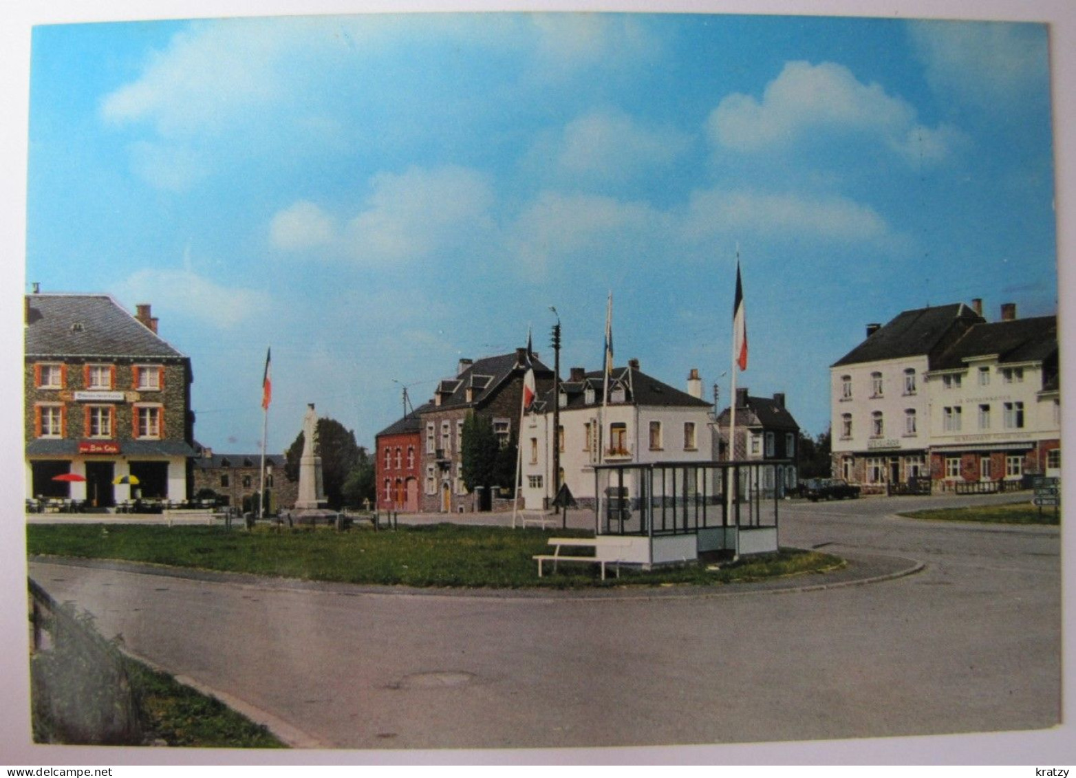 BELGIQUE - LUXEMBOURG - HERBEUMONT - La Grande Place - Herbeumont