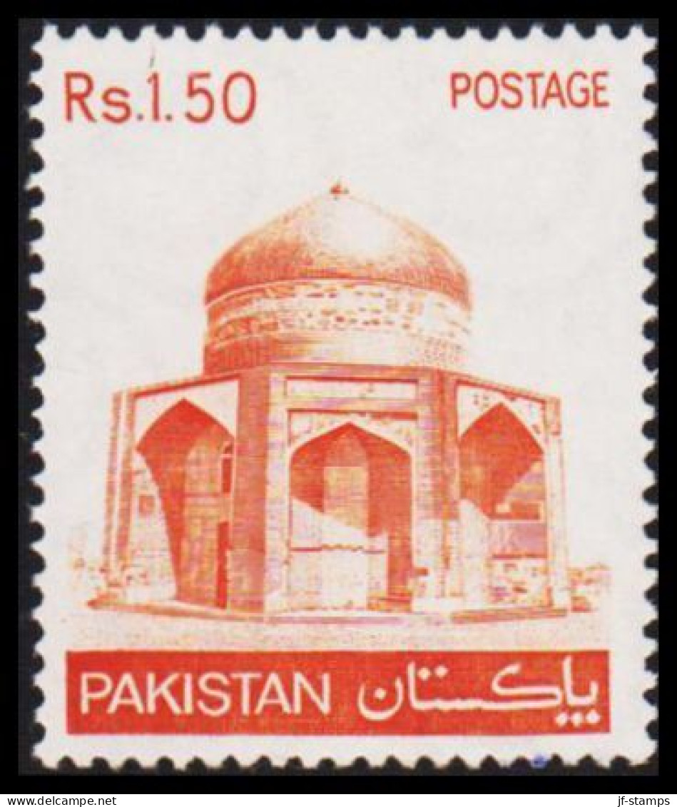 1979. PAKISTAN. Mausoleum Of Ibrahim Khan Makli In Nekropole, Thatta Rs 1.50 Never Hinged.  (Michel 504 ) - JF543779 - Pakistan