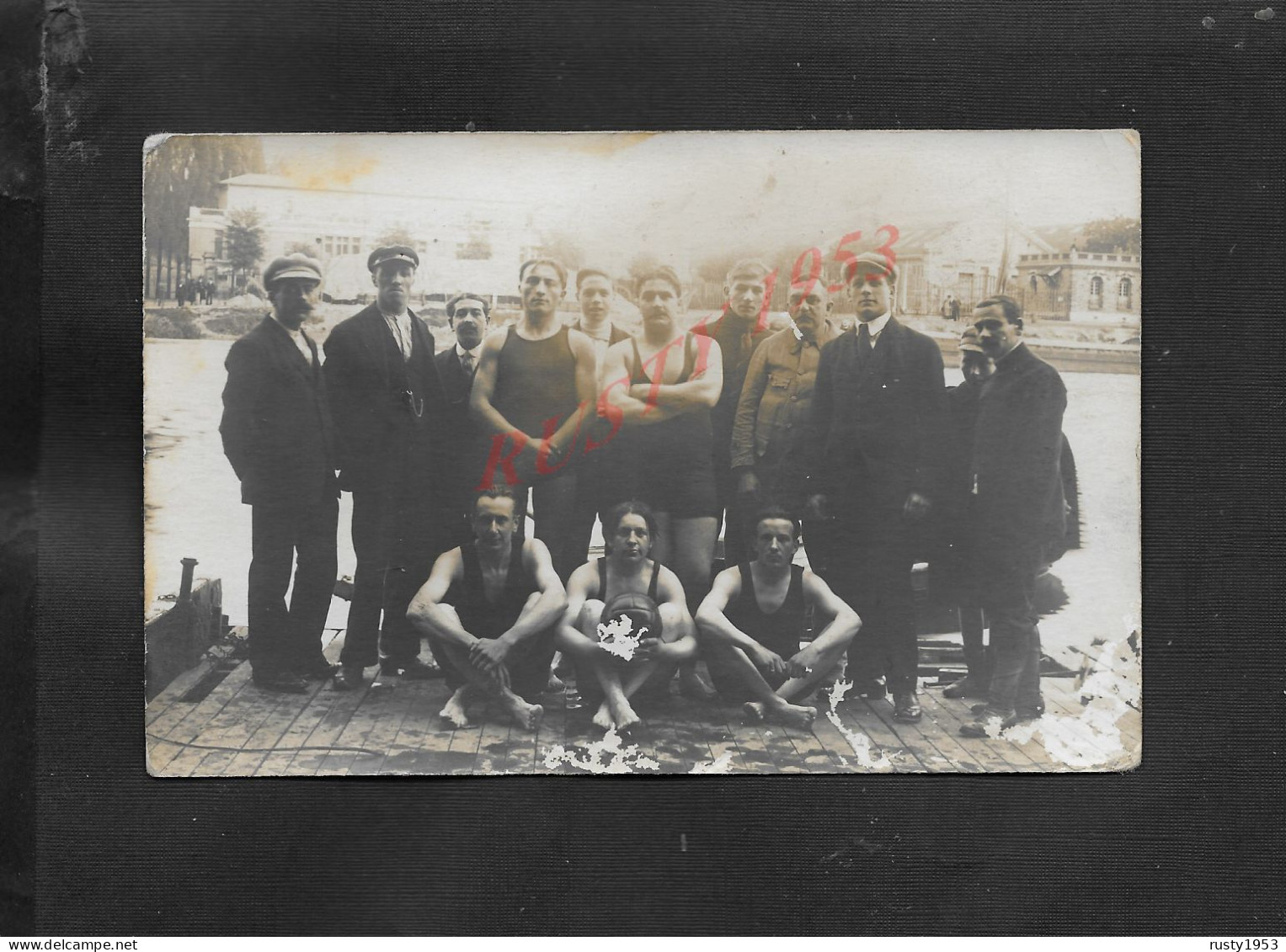 FOOTBALL CARTE PHOTO PERSONNAGES & JOUEURS DE FOOT À MEAUX 1925 VEND EN ETAT : : - Fútbol