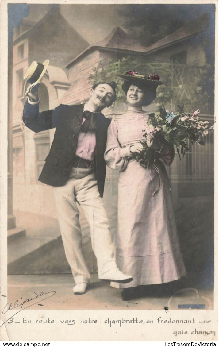 COUPLES - En Route Vers Notre Chambrette - Couple Heureux - Carte Postale Ancienne - Coppie