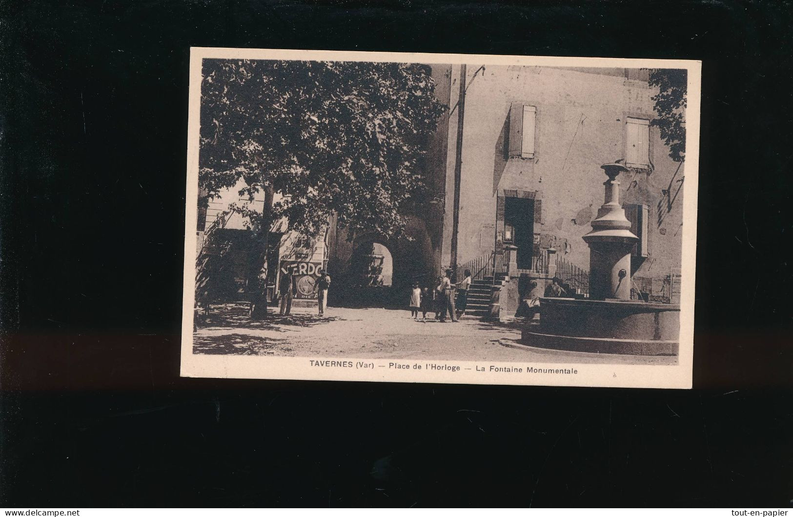 CPA - 83 - Tavernes - Place De L'horloge La Fontaine Monumentale - Tavernes