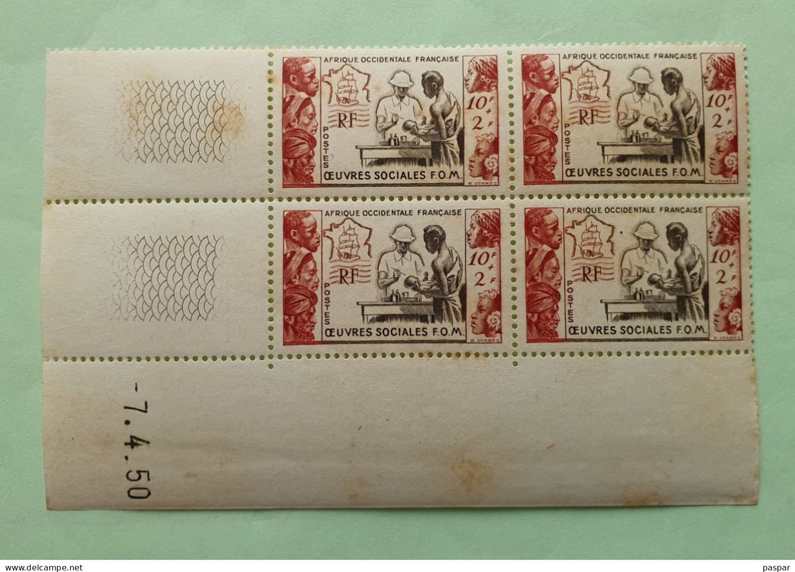 Bloc De 4 Timbres Neufs AOF 10F+2F Coin Daté 7.4.50 - MNH - YT 45 - Oeuvres Sociales F.O.M. 1950 - Unused Stamps