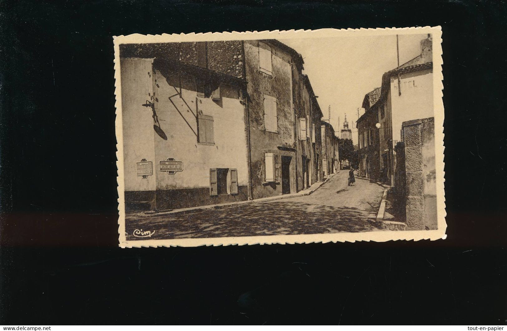 CPSM - 83 - Tavernes - Grand'Rue  (vers La Poste) - Tavernes