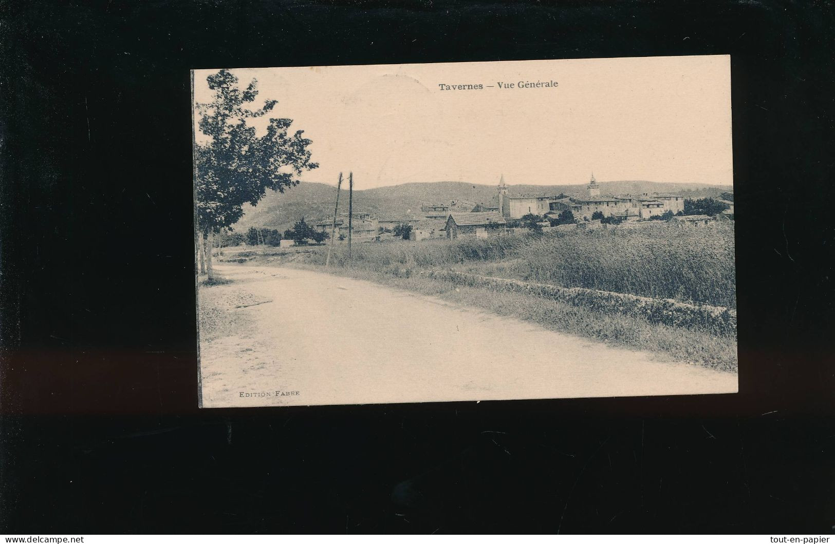 CPA- 83 - Tavernes - Vue Générale - écrite Voyagée - Tavernes